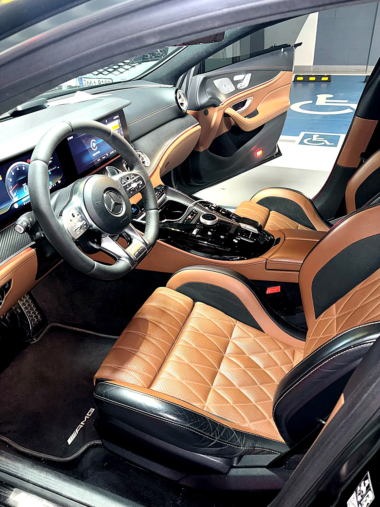 AMG 4도어 GT63 S 4MATIC+ - 이미지 4